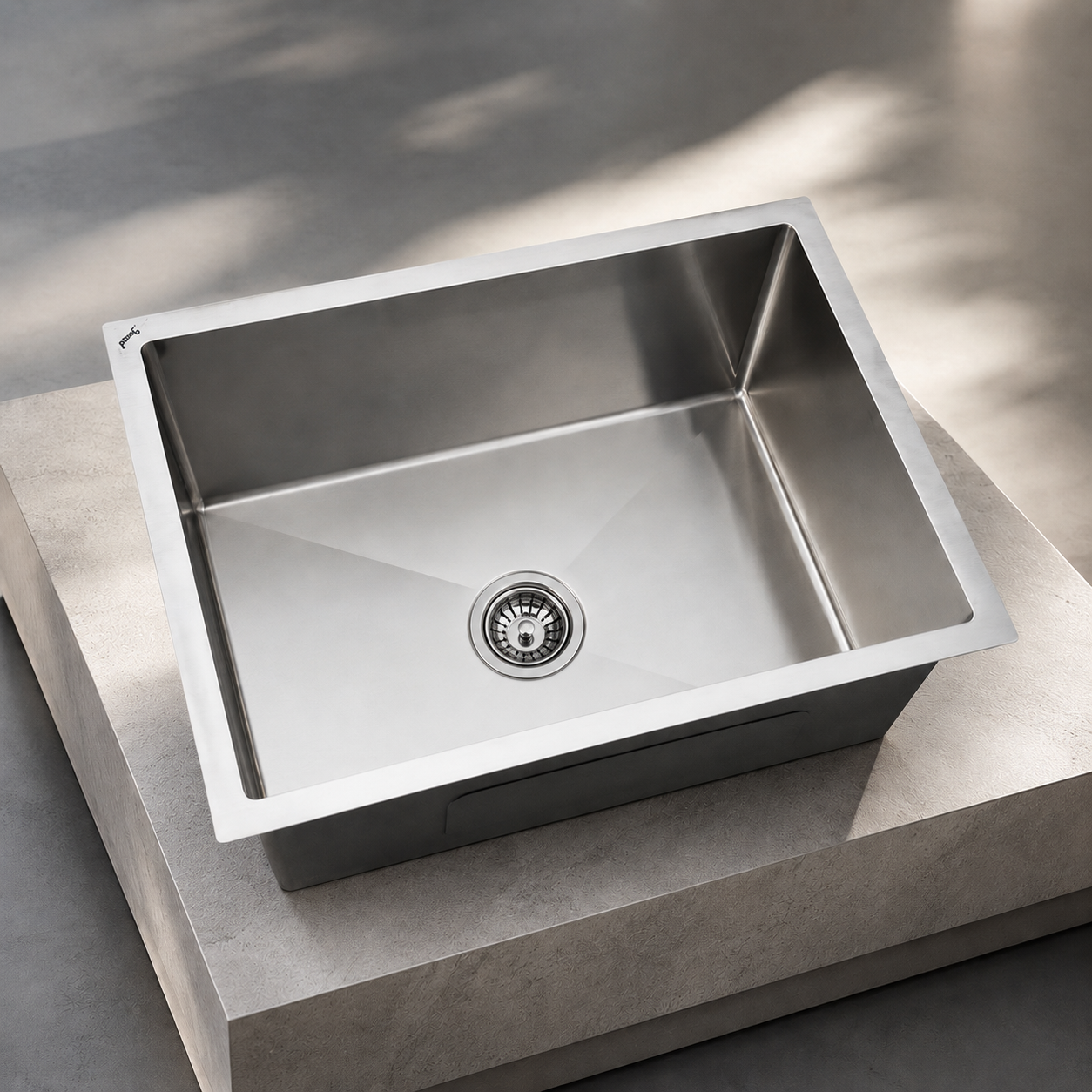 HANDMADE SINGLE BOWL KITCHEN SINK